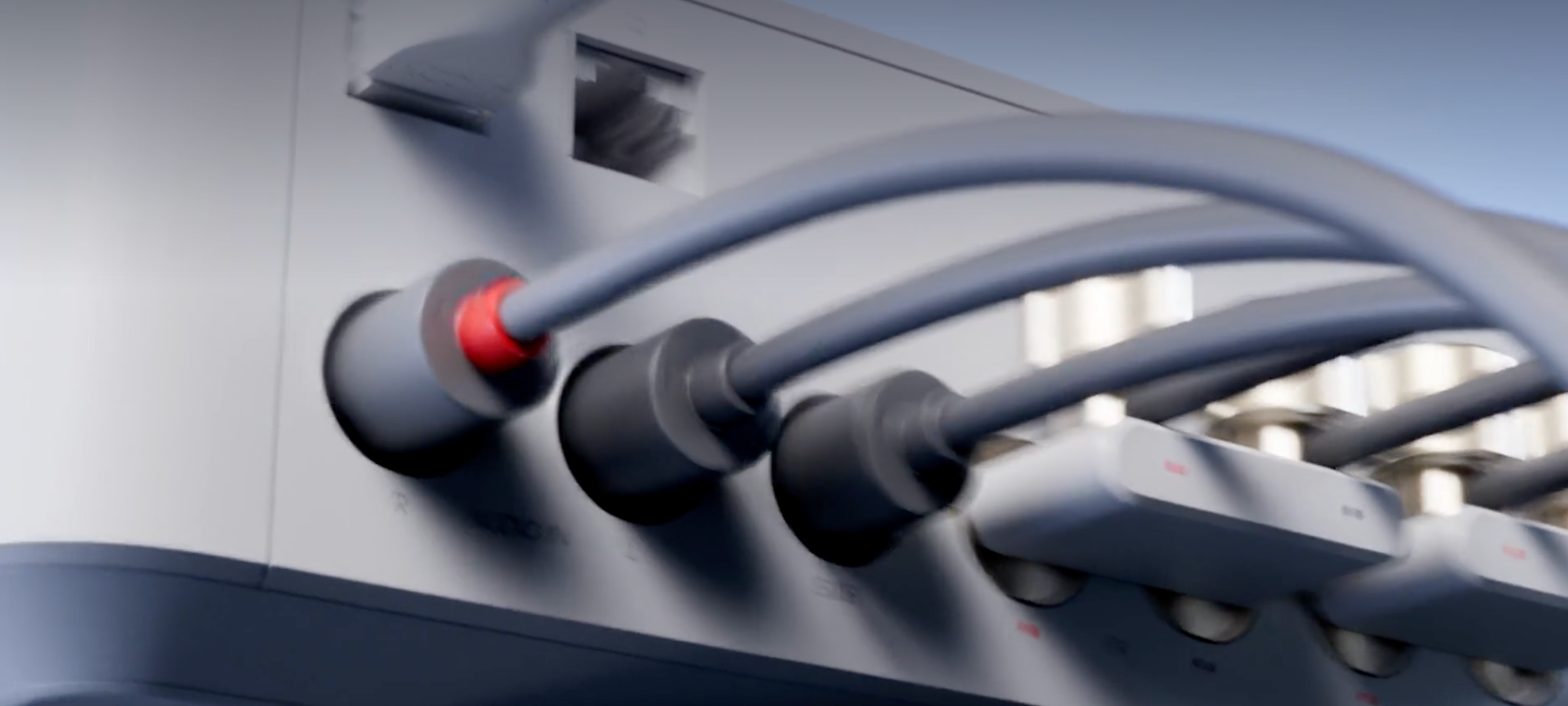 Equipos de audio instalados en espacio residencial